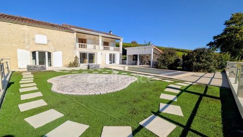   Dpt Charente (16), � vendre LIGNIERES SONNEVILLE maison avec magnifique vue sur la campagne Maison - 11 pi�ce(s) - 250 m�