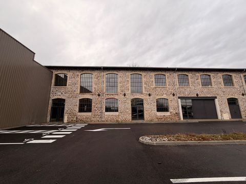 Magnifique plateau &agrave; vendre sur CHAPONOST (69), d'une surface de 192 m&sup2; au sein de la zone artisanale du FORUM DES AQUEDUCS 490000 69630 Chaponost