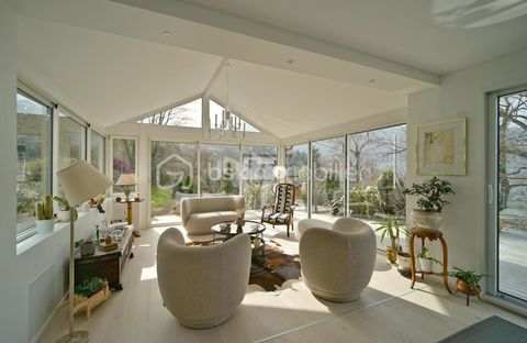   Villa contemporaine avec vue panoramique sur le lac d'Annecy Propri�t�/ch�teau - 5 pi�ce(s) - 170 m�