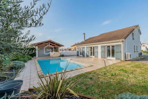   MAISON SANS TRAVAUX AVEC BELLES HAUTEURS SOUS PLAFOND, DOUBLE GARAGE ET PISCINE Maison - 5 pi�ce(s) - 146 m�