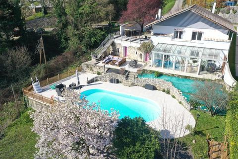   CHARMANTE MAISON DE CARACT�RE DE TYPE T5 + CUISINE DE 122 M2 ET V�RANDA SUR UN TERRAIN DE 1348 M2 AVEC PISCINE Maison - 5 pi�ce(s) - 122 m�