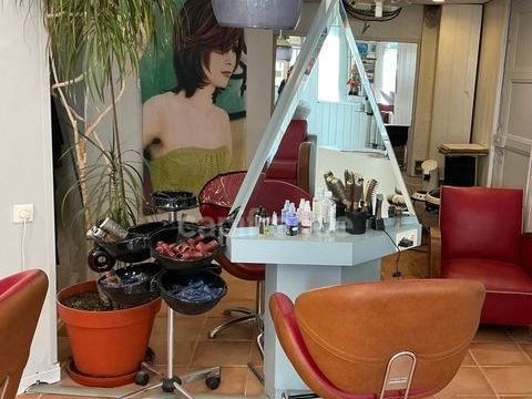 Bien rare -Local commercial 31 m&sup2; + grand ext&eacute;rieur priv&eacute; 81400 84000 Avignon