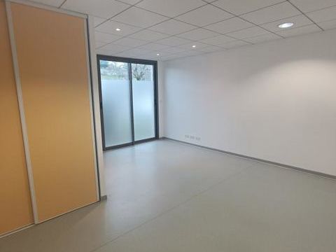 LA ROCHE VINEUSE - Cabinet M&eacute;dical 855 71000 La roche vineuse