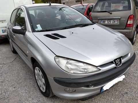 Peugeot 206 1,4i XT 75CV PACK CLIM BOITE AUTO 1999 occasion &Eacute;guilles 13510