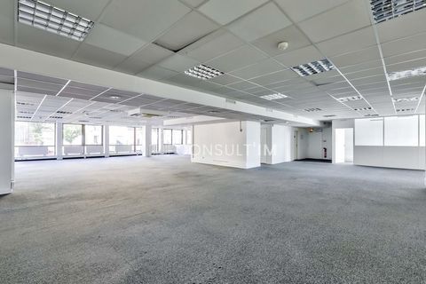 Au pied du Pont de Saint Cloud, et de l'A13,  bureaux de 374 m&sup2; &agrave; vendre 778186 92210 Saint cloud