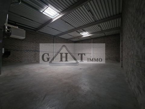 A LOUER 624 M&sup2; ENTREPOT ET BUREAUX A STAINS 5950 93240 Stains