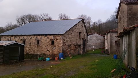   Corps de ferme � r�nover sur un terrain de 13.000 m� Maison - 5 pi�ce(s) - 110 m�