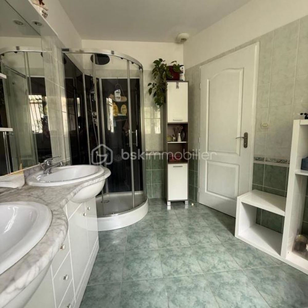 � vendre  Villa Pouzolles (34480)