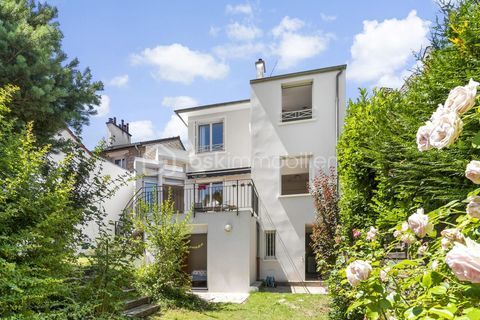   Coup de c�ur pour cette maison d'architecte de 177m�, situ�e au sein d'un domaine priv� sur la commune de Marnes-La-Coquette Maison - 8 pi�ce(s) - 177 m�