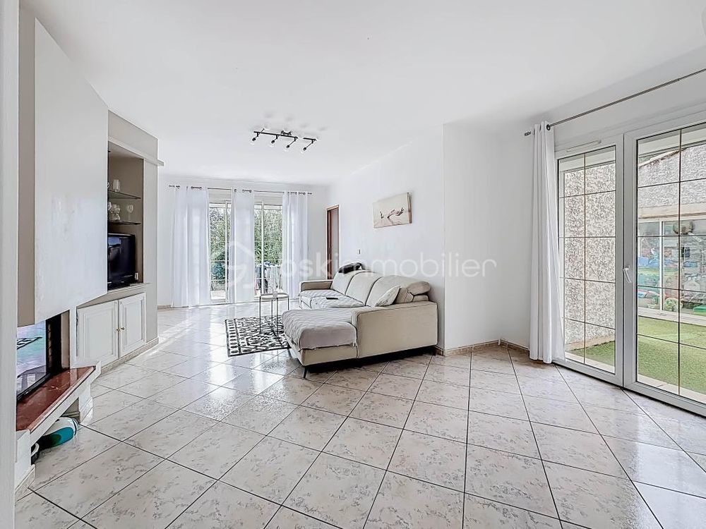 � vendre  Villa P�rols (34470)