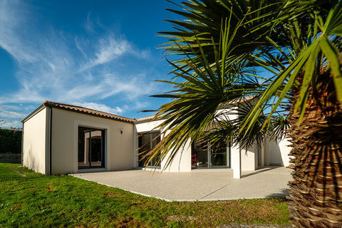  Aubigny (85430), maison contemporaine plain-pied, 4 chambres, 733 m� jardin Maison - 6 pi�ce(s) - 135 m�