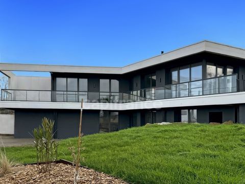   Villa d'architecte contemporaine d'exception � Plougastel � Vue panoramique sur la rade de Brest � Villa - 7 pi�ce(s) - 190 m�