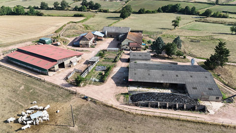   Propriete � vendre 6 pi�ces CHAROLLES (71) Maison - 6 pi�ce(s) - 200 m�