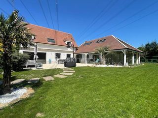  Propri�t�/ch�teau � vendre 8 pi�ces 324 m�