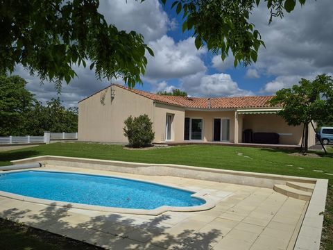   Maison plain-pied d'environ 87 m� avec piscine et terrain clos de 1 300 m� Maison - 4 pi�ce(s) - 87 m�