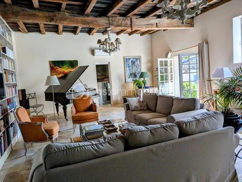   Maison de charme avec piscine et d�pendances � l'entr�e du village Maison - 9 pi�ce(s) - 296 m�