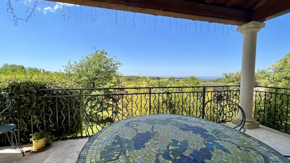 � vendre  Villa Venasque (84210)