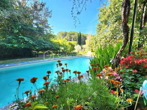   Batisse avec 5 chambres sur 3000m� de terrain avec piscine Ferme - 9 pi�ce(s) - 231 m�