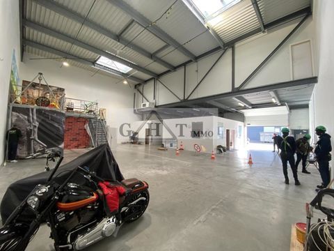 A LOUER ENTREPOT BUREAU VILLENEUVE LA GARENNE 8230 92390 Villeneuve la garenne