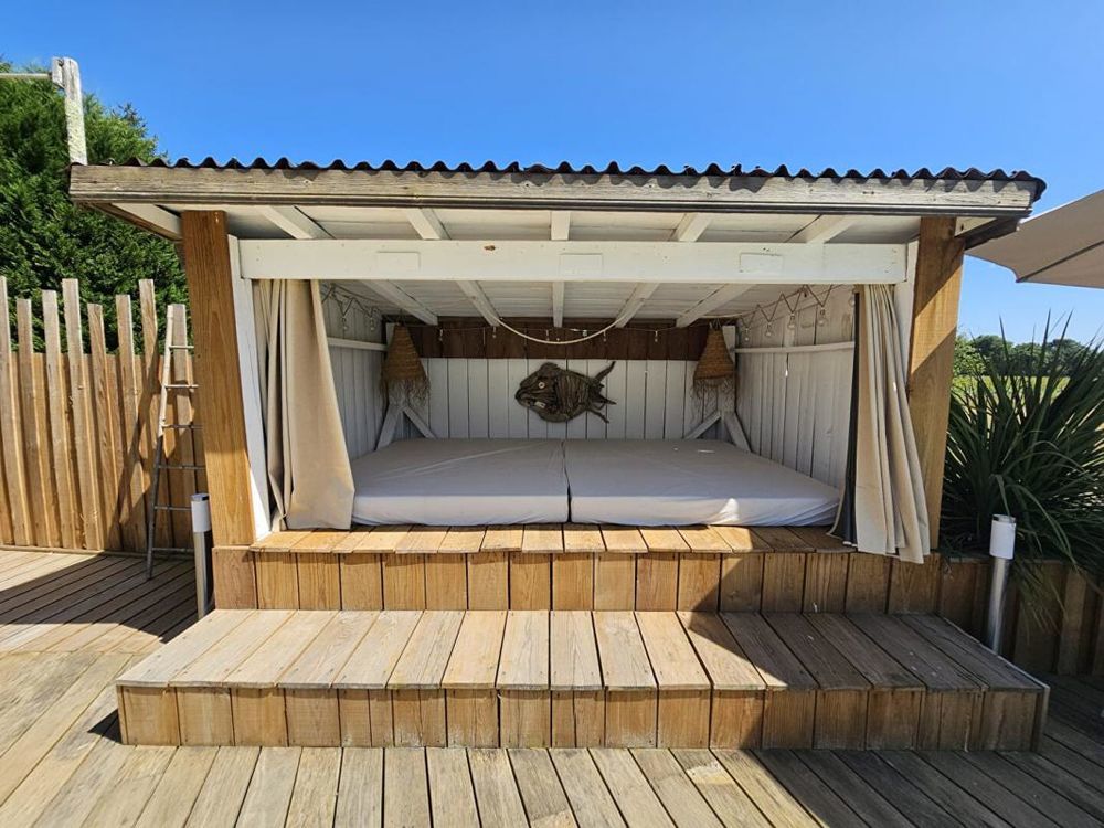 � vendre  Propri�t�/ch�teau Saint-Julien-en-Born (40170)