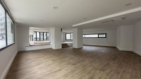 Locaux d'angle r&eacute;nov&eacute;s avec bureaux sur cour 8191 75014 Paris