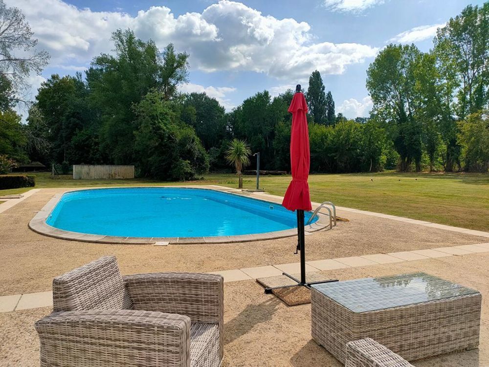 � vendre  Propri�t�/ch�teau Saint-Seurin-de-Prats (24230)