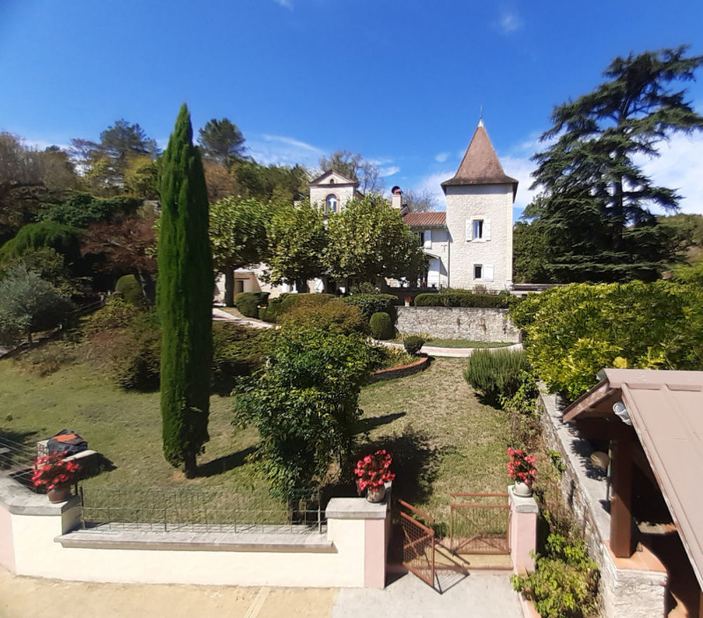 � vendre  Propri�t�/ch�teau Cahors (46000)