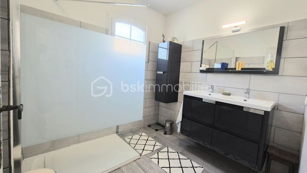 � vendre  Villa La Farl�de (83210)