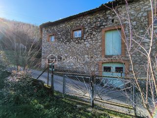  Remise / Grange � vendre 5 pi�ces 250 m�