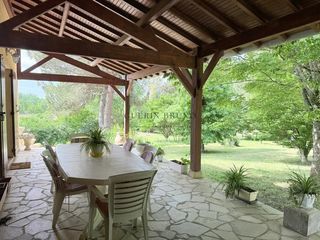  Propri�t�/ch�teau � vendre 6 pi�ces 220 m�