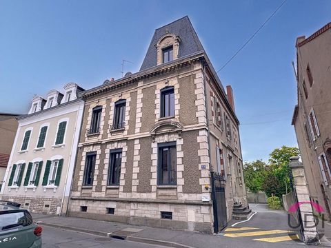 Maison de caract&egrave;re transform&eacute;e en bureaux haut de gamme 500000 03100 Montlucon