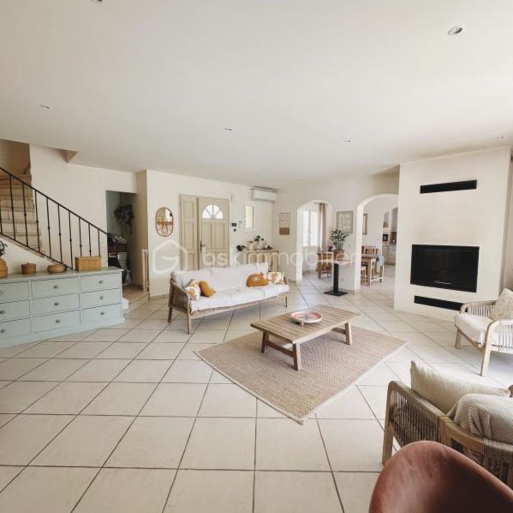 � vendre  Propri�t�/ch�teau N�oules (83136)