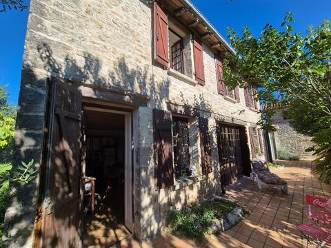   C�ur de campagne charentaise, Corps de Ferme avec plusieurs maisons et nombreuses d�pendances Maison - 15 + pi�ce(s) - 340 m�