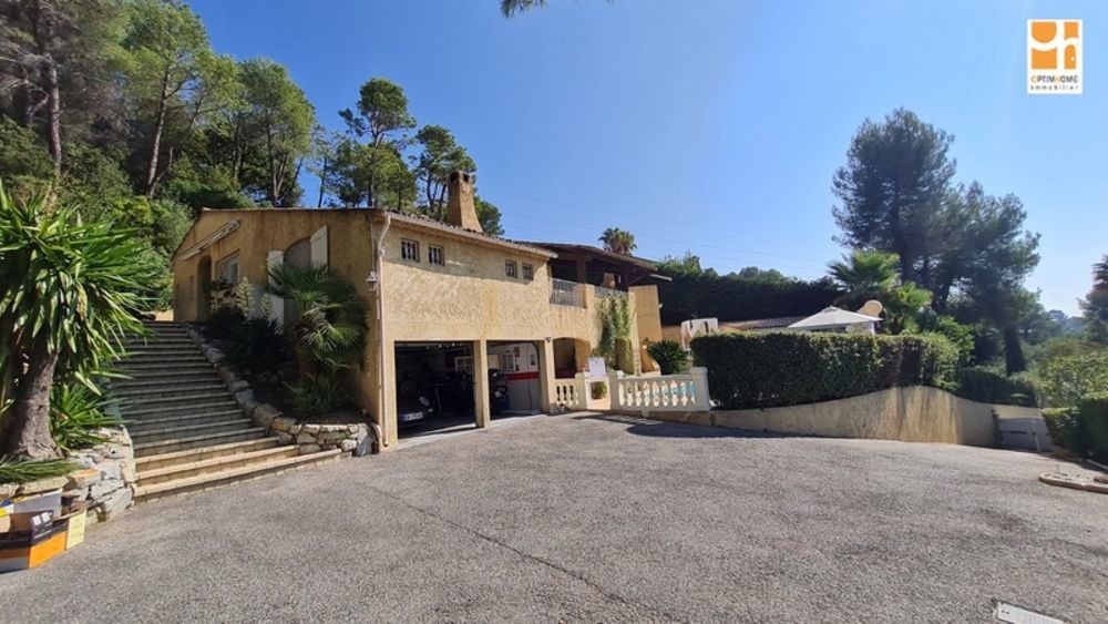 � vendre  Villa Cagnes-sur-Mer (06800)