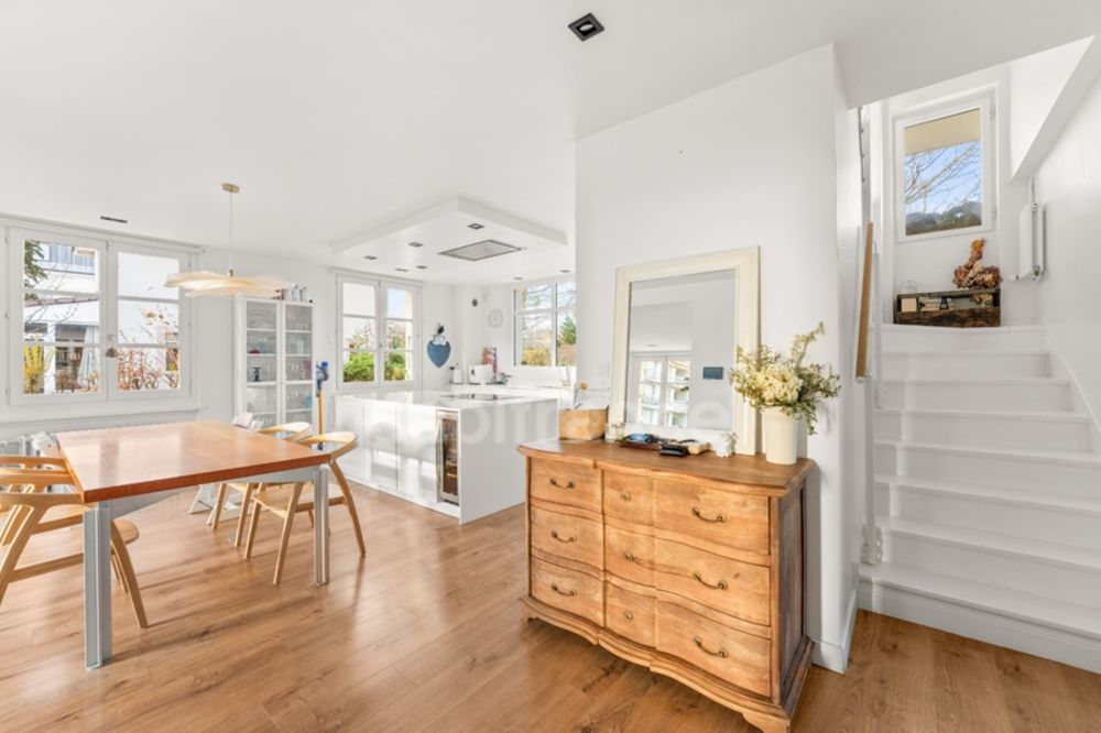 � vendre  Maison Divonne-les-Bains (01220)