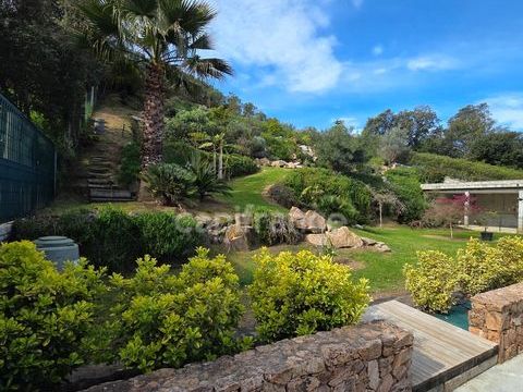   A VENDRE BASTELICACCIA CORSE VILLA DE 360M2 Villa - 12 pi�ce(s) - 360 m�