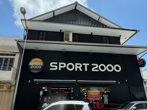 A LOUER SURFACE COMMERCIALE DE 850 M2 UTILES DANS UN IMMEUBLE SUR 3 NIVEAUX 13000 97300 Cayenne