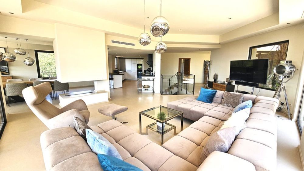 � vendre  Propri�t�/ch�teau Grimaud (83310)