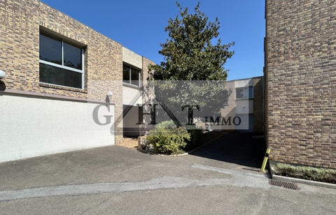 &Agrave; vendre Entrep&ocirc;t & bureaux 1232m&sup2;- BUC 1870000 78530 Buc