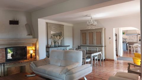   A vendre � Mas Proven�al r�nov�, 4 chambres, avec pisicine et garage Maison - 7 pi�ce(s) - 150 m�