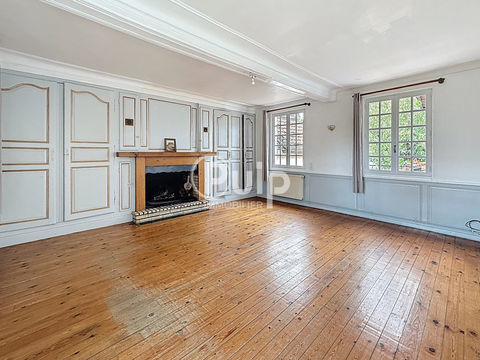   Maison de caract�re avec ancienne boutique et appartement ind�pendant Maison - 5 pi�ce(s) - 122 m�