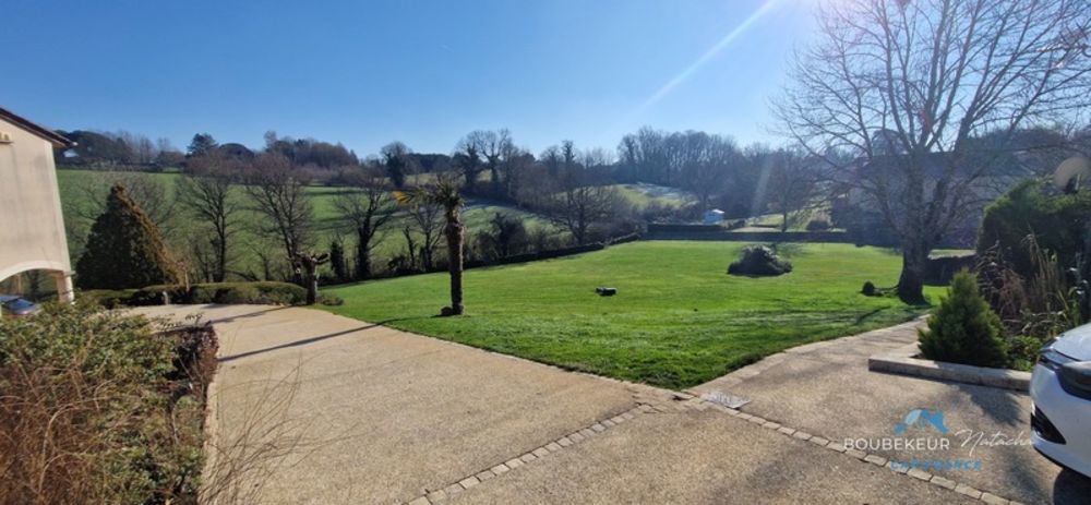 � vendre  Propri�t�/ch�teau Beaumont-du-P�rigord (24440)