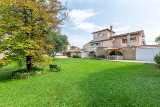  Maison � vendre 6 pi�ces 221 m�