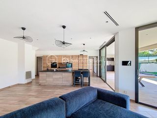  Maison � vendre 7 pi�ces 220 m�