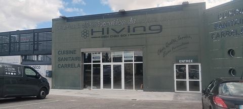 Commerce RC 580 m&sup2; environ 4522 12850 Onet le chateau