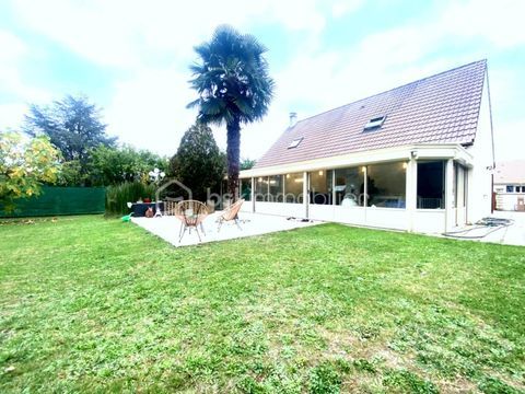   AU COEUR DU CHARMANT VILLAGE DE LE PIN Maison - 6 pi�ce(s) - 155 m�