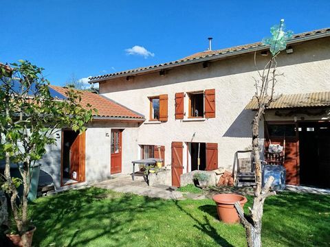   Beuri�res(63),maison de de 106m2, 3 chambres, double garage+annexes Maison - 7 pi�ce(s) - 106 m�