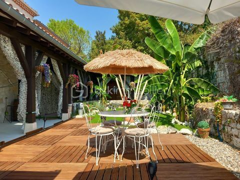   PROPRIETE DE VILLAGE EN PIERRE-3 CHAMBRES-MEZZANINE-JARDIN-CLOITRE Propri�t�/ch�teau - 5 pi�ce(s) - 181 m�