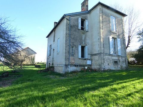   Maison Nailhac 160 m2 / 4 chambres / grange / hangar / terrain 1 hectare Maison - 7 pi�ce(s) - 160 m�