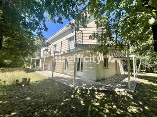  Maison � vendre 9 pi�ces 240 m�